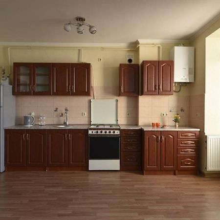 Затишна Красива Квартира-Студія В Новобудові З Балконом Černivci Esterno foto