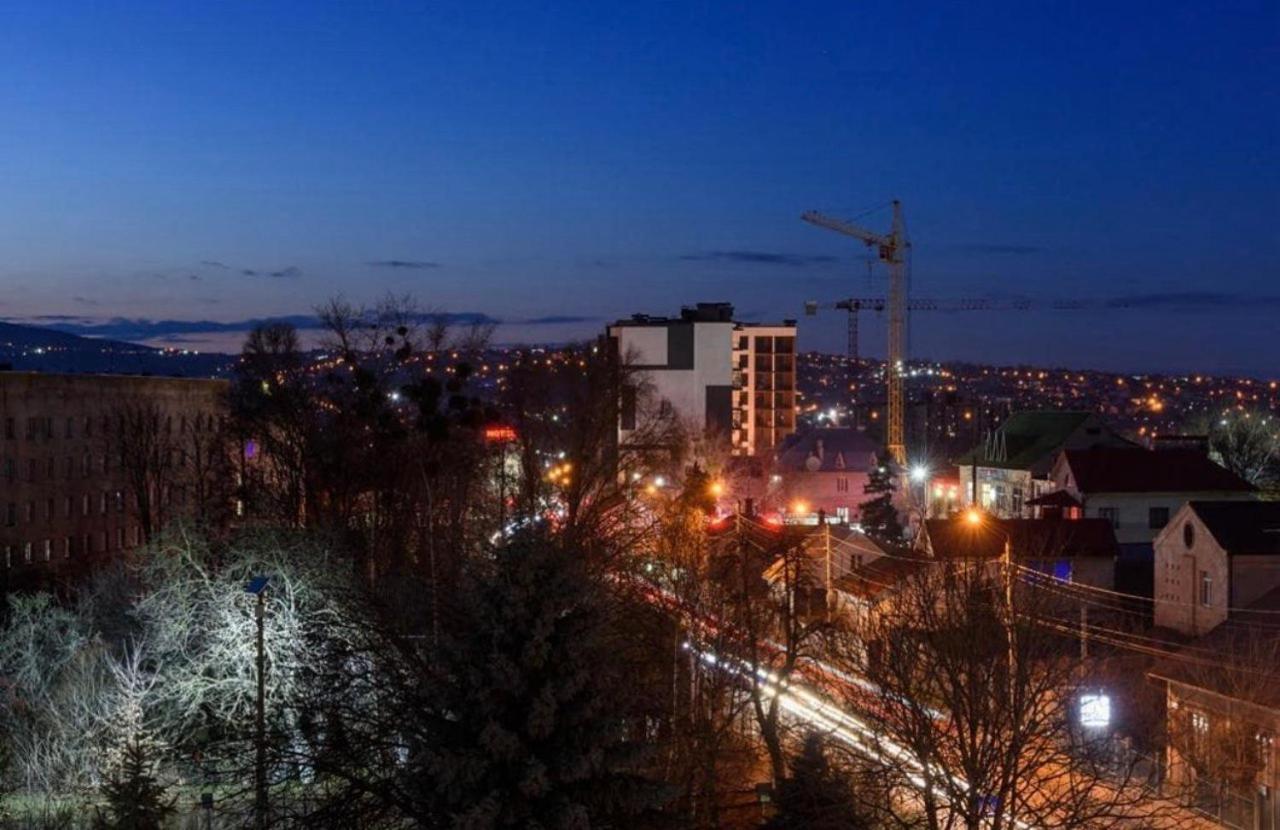 Затишна Красива Квартира-Студія В Новобудові З Балконом Černivci Esterno foto