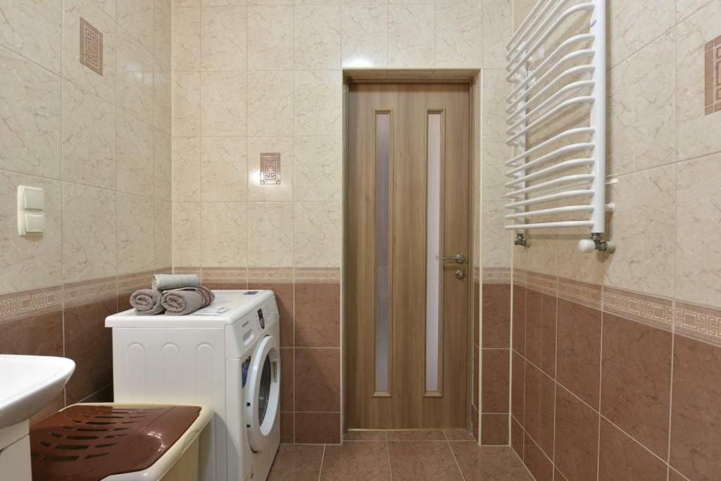 Затишна Красива Квартира-Студія В Новобудові З Балконом Černivci Esterno foto