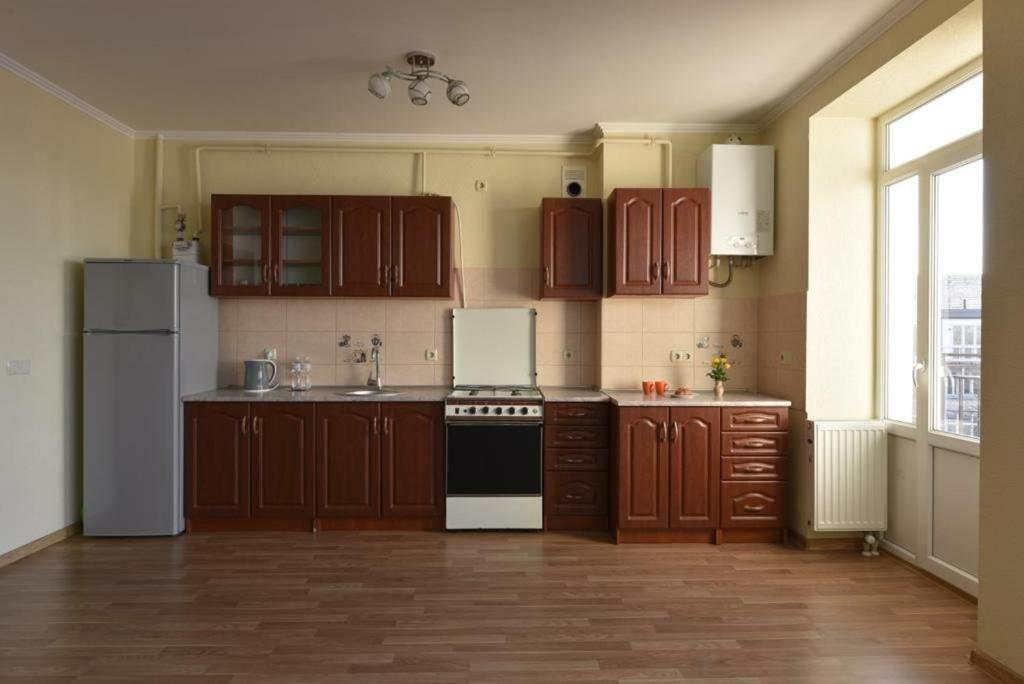 Затишна Красива Квартира-Студія В Новобудові З Балконом Černivci Esterno foto